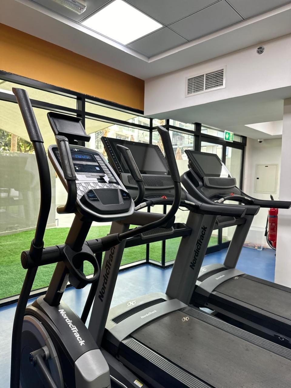 Aparthotel Izzzi Life Mint à Dubaï Extérieur photo