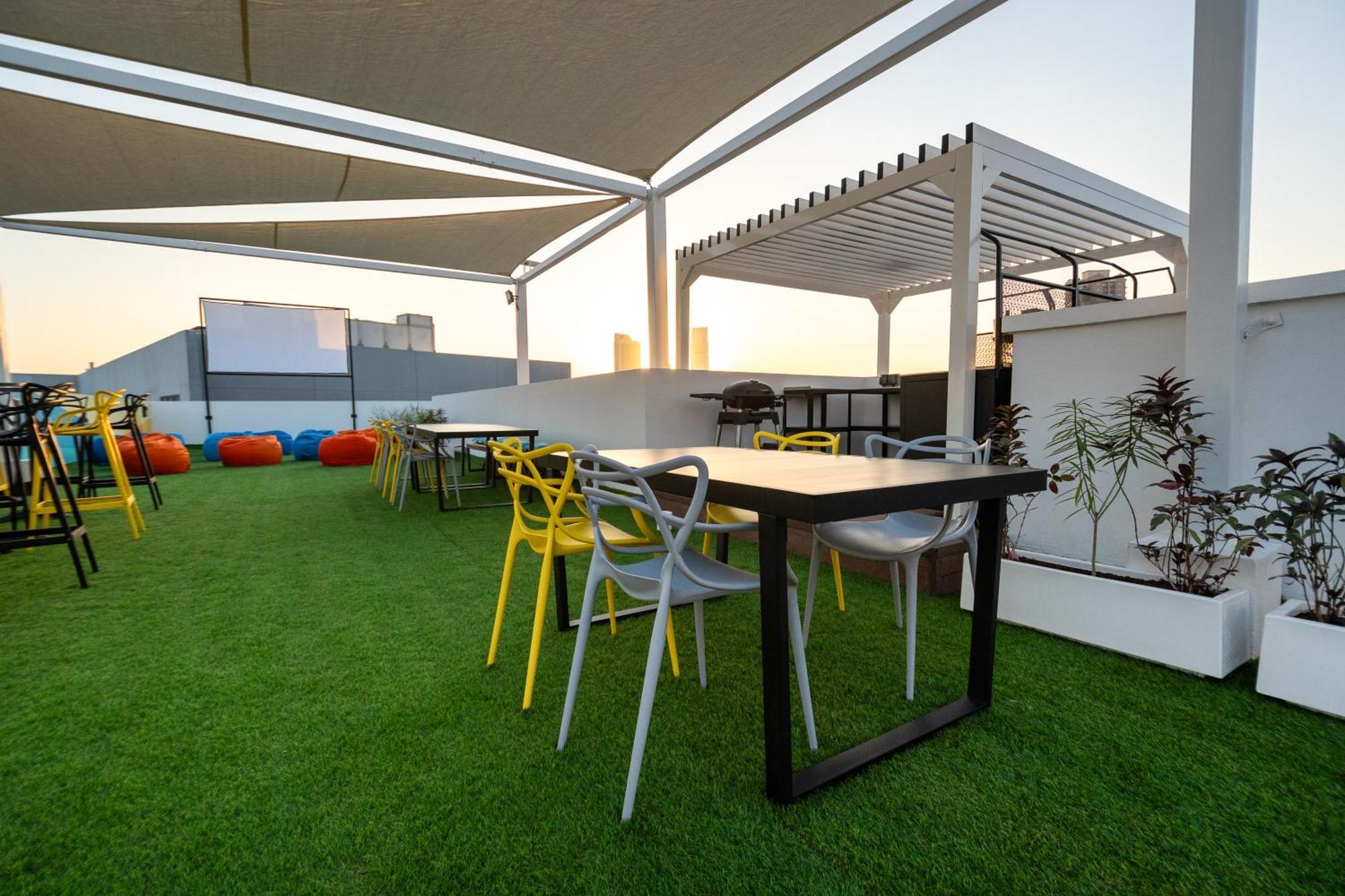 Aparthotel Izzzi Life Mint à Dubaï Extérieur photo